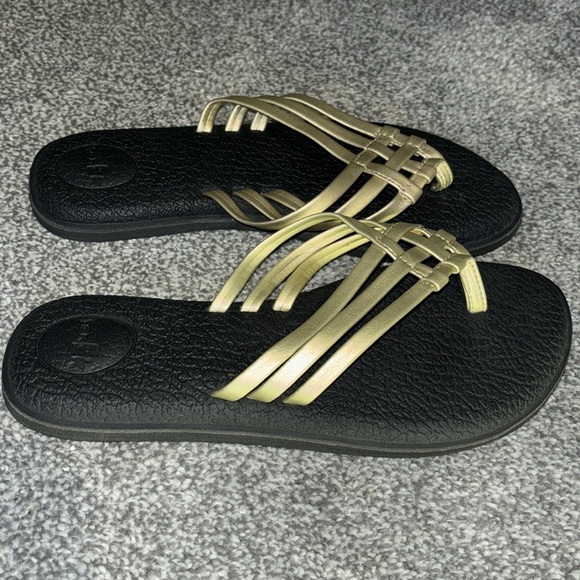 SANUK women’s yoga Metallica gold strappy sandals in size 6 - Picture 7 of 8
